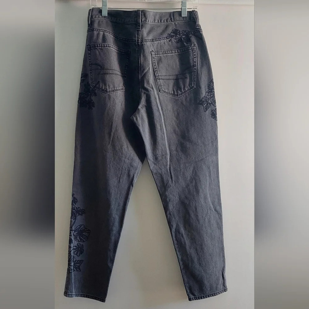 American Eagle Mom Jeans Embroidered Floral Faded black 8 - Picture 9 of 12